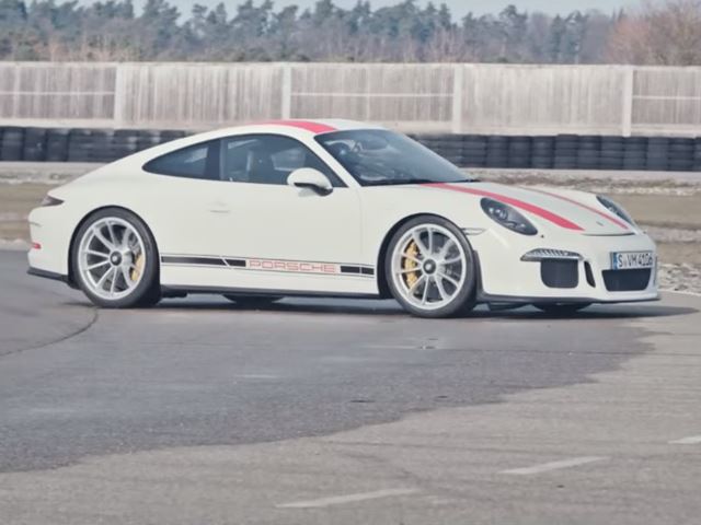 Porsche объясняет, как использовать пятку и носок на новом 911